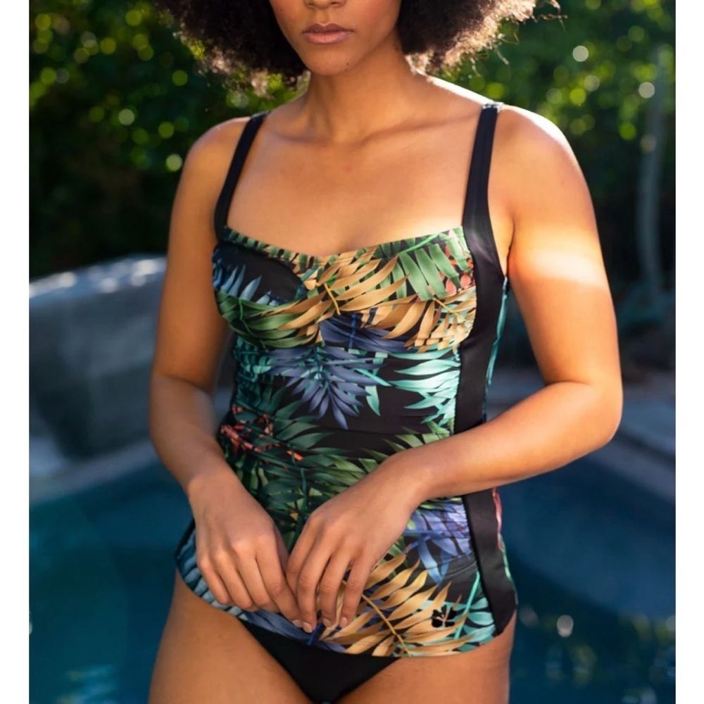 NWT Size M - Hapari Sliming Tankini Top